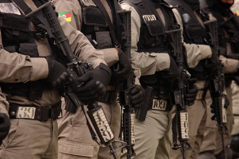 Ensaio feminino; Fotografia feminina; Celina Munhoz; Fotografia Lifestyle; Retrato Corporativo; Fotografia Profissional; Fotografia de Produto; Taurus; Armas Taurus;