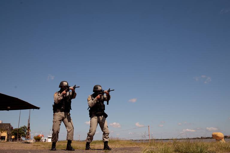 Ensaio feminino; Fotografia feminina; Celina Munhoz; Fotografia Lifestyle; Retrato Corporativo; Fotografia Profissional; Fotografia de Produto; Taurus; Armas Taurus;