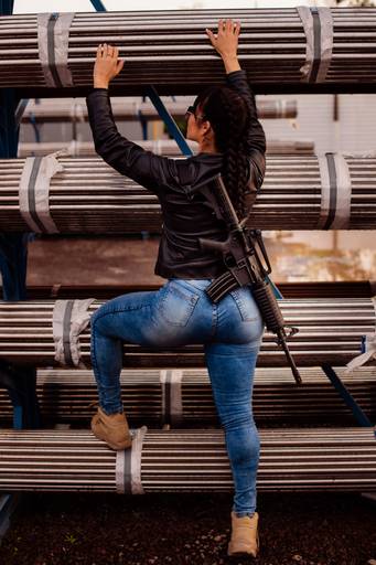 Ensaio feminino; Fotografia feminina; Celina Munhoz; Fotografia Lifestyle; Retrato Corporativo; Fotografia Profissional; Fotografia de Produto; Taurus; Armas Taurus;