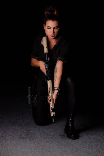 Ensaio feminino; Fotografia feminina; Celina Munhoz; Fotografia Lifestyle; Retrato Corporativo; Fotografia Profissional; Fotografia de Produto; Taurus; Armas Taurus;