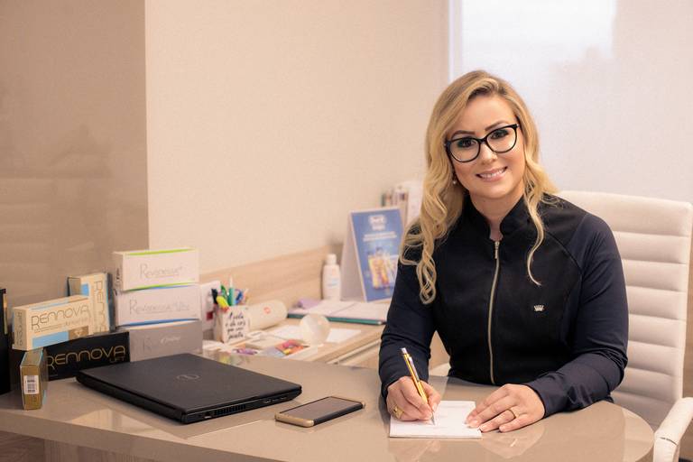 Ensaio feminino; Fotografia feminina; Celina Munhoz; Novo Hamburgo; Fotografia Lifestyle; Camarim Madri; Adriana Krieger; Manu Garcia; Retrato Corporativo; Fotografia Profissional; Fotografia de Produto;