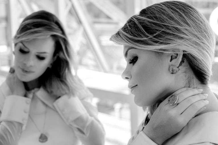 Ensaio feminino; Fotografia feminina; Celina Munhoz; Novo Hamburgo; Fotografia Lifestyle; Camarim Madri; Adriana Krieger; Manu Garcia; Retrato Corporativo; Fotografia Profissional; Fotografia de Produto;