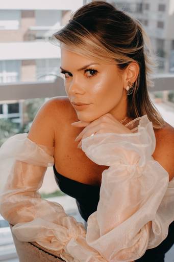 Ensaio feminino; Fotografia feminina; Celina Munhoz; Novo Hamburgo; Fotografia Lifestyle; Camarim Madri; Adriana Krieger; Manu Garcia; Retrato Corporativo; Fotografia Profissional; Fotografia de Produto;