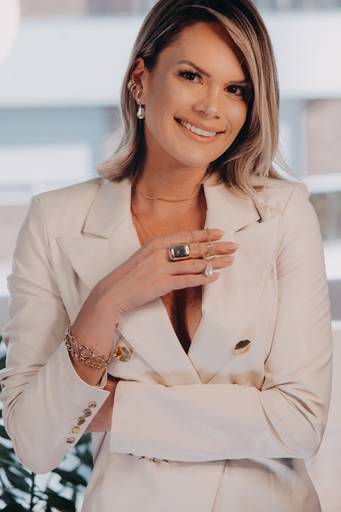 Ensaio feminino; Fotografia feminina; Celina Munhoz; Novo Hamburgo; Fotografia Lifestyle; Camarim Madri; Adriana Krieger; Manu Garcia; Retrato Corporativo; Fotografia Profissional; Fotografia de Produto;