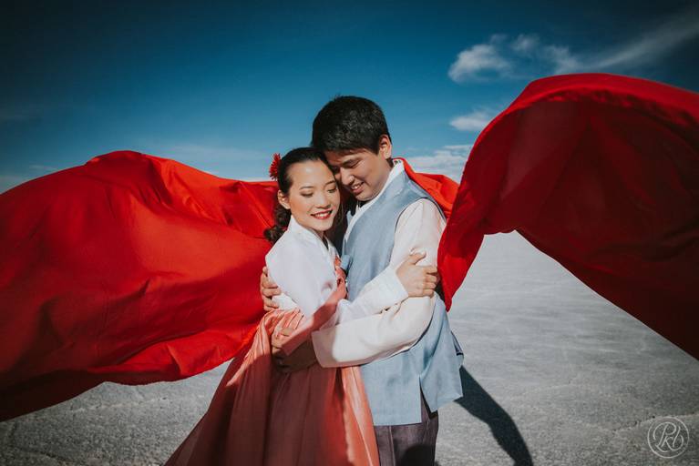 Uyuni Salt flats photoshoot Bolivia fotografo de bodas la paz bolivia wedding photographer salar de uyuni 