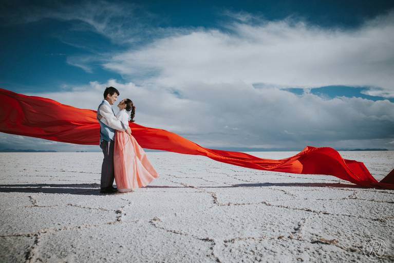 Uyuni Salt flats photoshoot Bolivia fotografo de bodas la paz bolivia wedding photographer salar de uyuni 