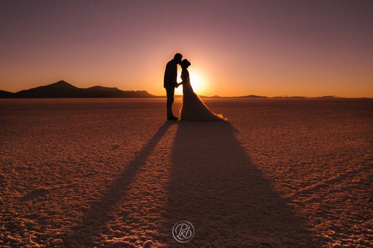 Uyuni Salt flats photoshoot Bolivia fotografo de bodas la paz bolivia wedding photographer salar de uyuni 