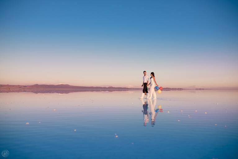 Uyuni Salt flats photoshoot Bolivia fotografo de bodas la paz bolivia wedding photographer salar de uyuni 