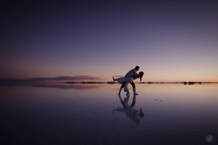 Uyuni Salt flats photoshoot Bolivia fotografo de bodas la paz bolivia wedding photographer salar de uyuni 