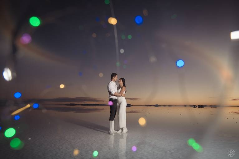 Uyuni Salt flats photoshoot Bolivia fotografo de bodas la paz bolivia wedding photographer salar de uyuni 