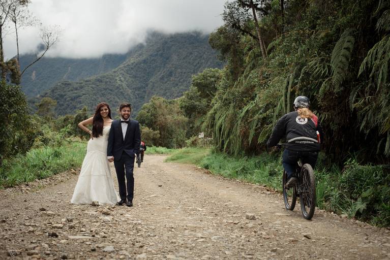 Sesion Postboda Bolivia Trash the dress fotografo de bodas la paz bolivia 
