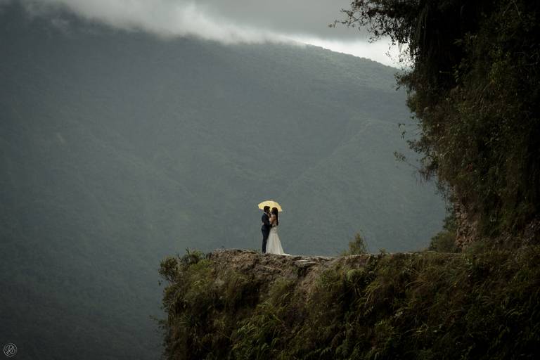 Sesion Postboda Bolivia Trash the dress fotografo de bodas la paz bolivia 