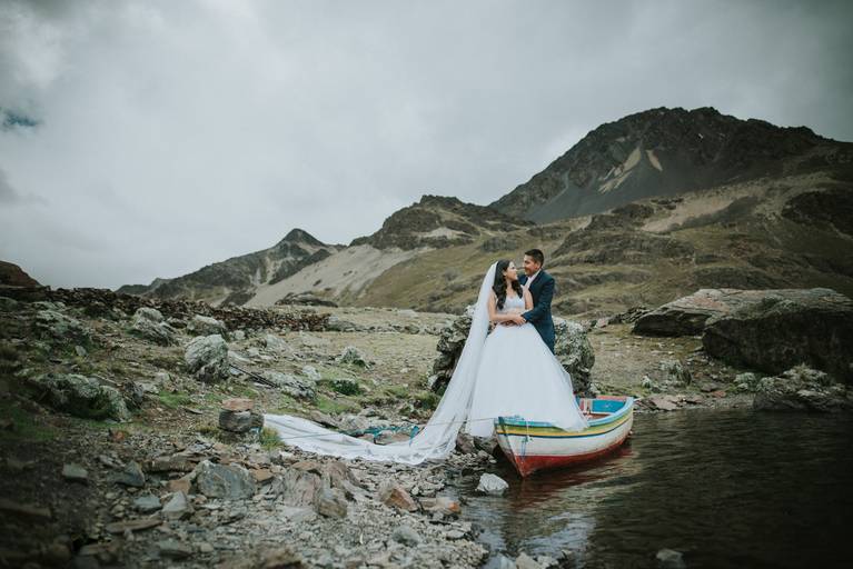 Sesion Postboda Bolivia Trash the dress fotografo de bodas la paz bolivia 