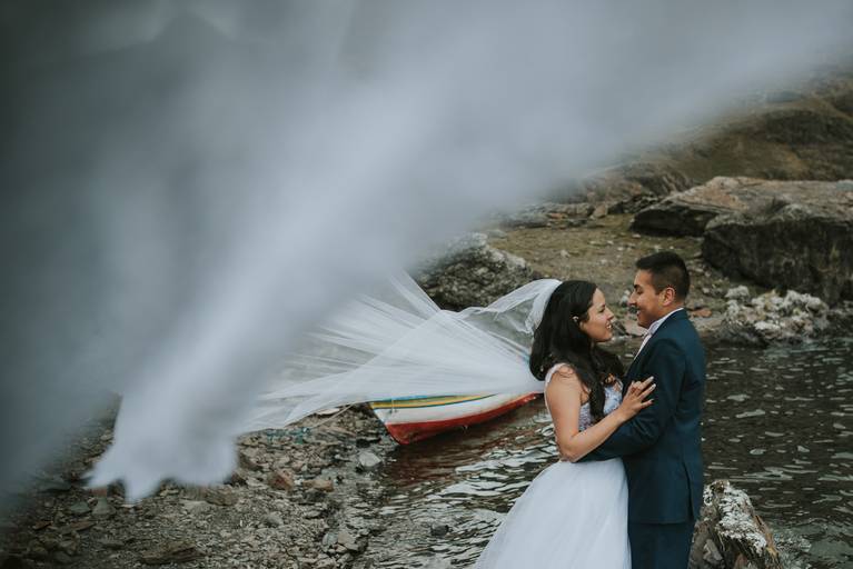 Sesion Postboda Bolivia Trash the dress fotografo de bodas la paz bolivia 