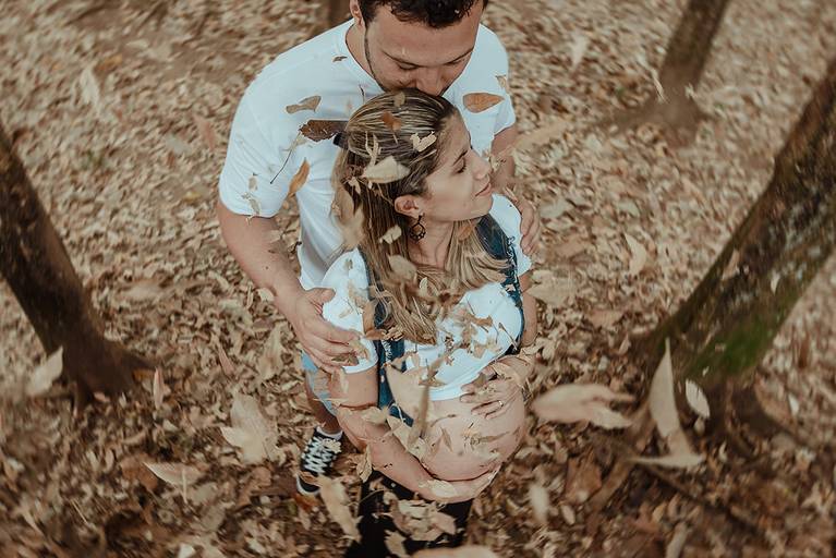 Ensaio fotografico gestante fotos externas pela fotografa premiada nayara andrade de santos litoral de sao paulo fotos com arte criatividade e naturais com amor e emoçao foto para gravidas pae e mae inspiracao ensaio gestante