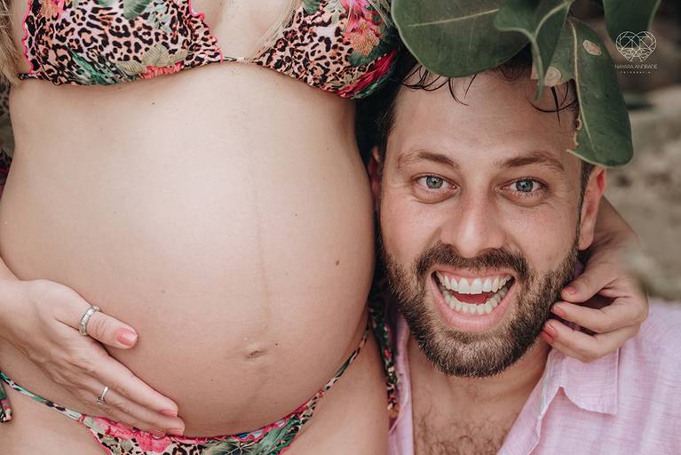 Ensaio fotografico gestante fotos em estudio e em casa pela fotografa premiada nayara andrade de santos litoral de sao paulo fotos com arte criatividade e naturais com amor e emoçao foto para gravidas pae e mae inspiracao ensaio gestante