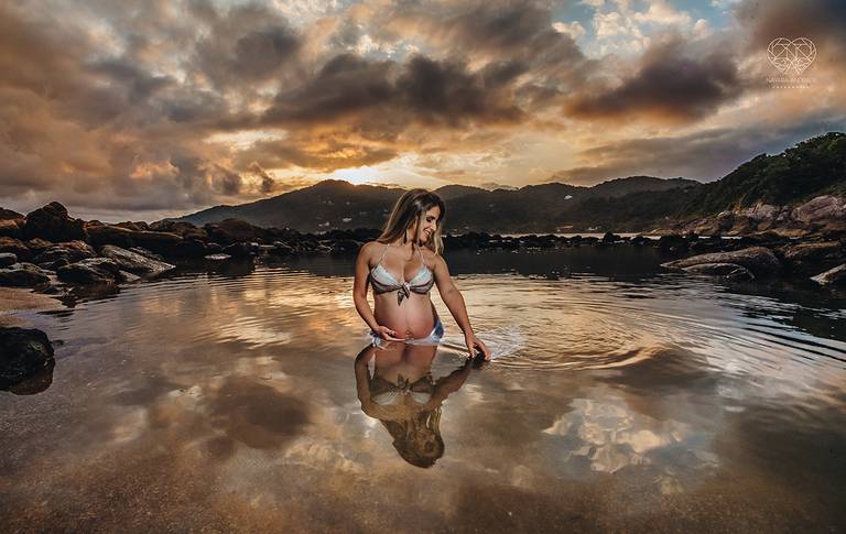 Ensaio fotografico gestante fotos externas pela fotografa premiada nayara andrade de santos litoral de sao paulo fotos com arte criatividade e naturais com amor e emoçao foto para gravidas pae e mae inspiracao ensaio gestante