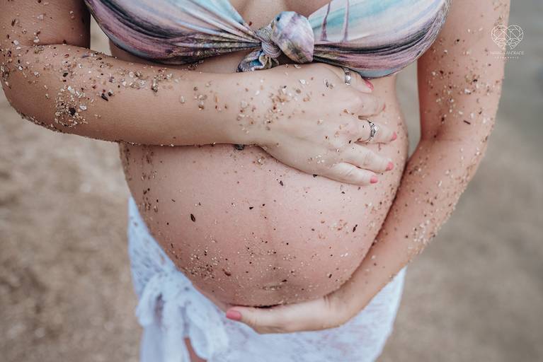 Ensaio fotografico gestante fotos externas pela fotografa premiada nayara andrade de santos litoral de sao paulo fotos com arte criatividade e naturais com amor e emoçao foto para gravidas pae e mae inspiracao ensaio gestante