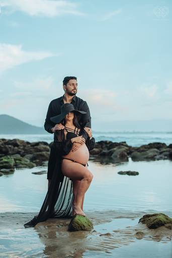 Ensaio fotografico gestante fotos externas pela fotografa premiada nayara andrade de santos litoral de sao paulo fotos com arte criatividade e naturais com amor e emoçao foto para gravidas pae e mae inspiracao ensaio gestante