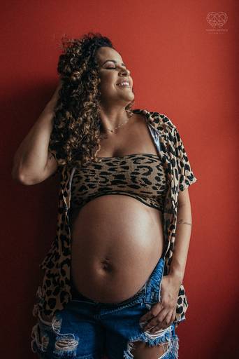 Ensaio fotografico em estudio exclusivo fotos artisticas para gravidas pela fotografa nayara andrade book gestante estilo moda em santos litoral de sao paulo