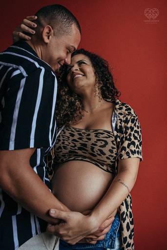 Ensaio fotografico em estudio exclusivo fotos artisticas para gravidas pela fotografa nayara andrade book gestante estilo moda em santos litoral de sao paulo