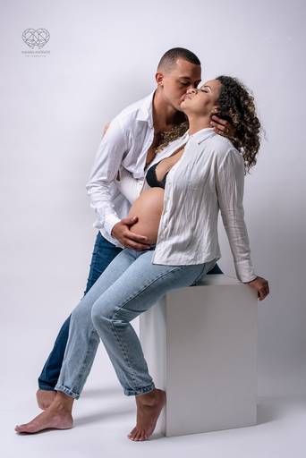 Ensaio fotografico em estudio exclusivo fotos artisticas para gravidas pela fotografa nayara andrade book gestante estilo moda em santos litoral de sao paulo