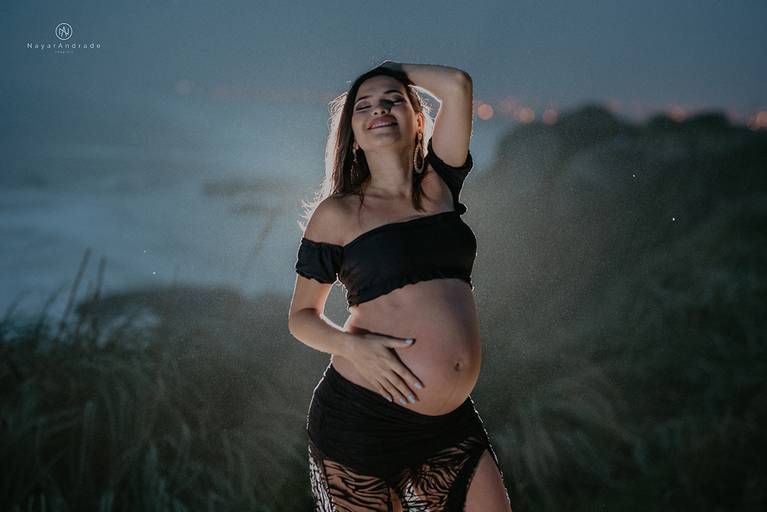 Ensaio fotografico gestante fotos externas pela fotografa premiada nayara andrade de santos litoral de sao paulo fotos com arte criatividade e naturais com amor e emoçao foto para gravidas pae e mae inspiracao ensaio gestante