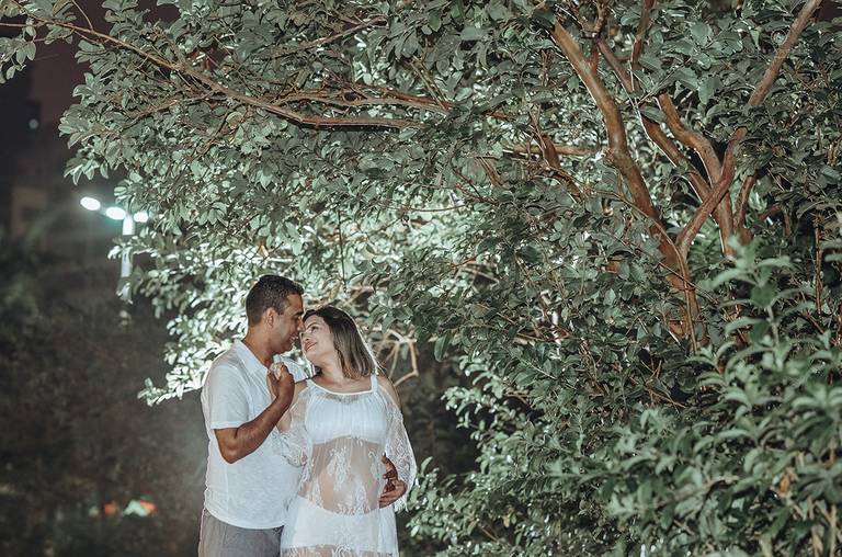 Ensaio fotografico gestante fotos externas pela fotografa premiada nayara andrade de santos litoral de sao paulo fotos com arte criatividade e naturais com amor e emoçao foto para gravidas pae e mae inspiracao ensaio gestante