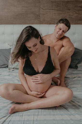 Ensaio fotografico gestante fotos externas pela fotografa premiada nayara andrade de santos litoral de sao paulo fotos com arte criatividade e naturais com amor e emoçao foto para gravidas pae e mae inspiracao ensaio gestante