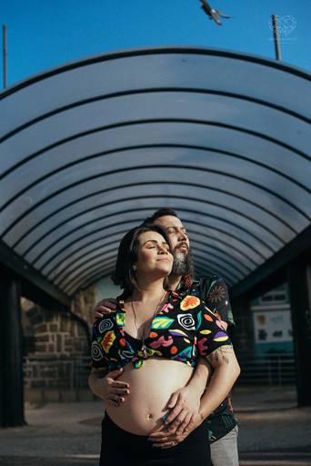 Ensaio fotografico gestante fotos em estudio e em casa pela fotografa premiada nayara andrade de santos litoral de sao paulo fotos com arte criatividade e naturais com amor e emoçao foto para gravidas pae e mae inspiracao ensaio gestante