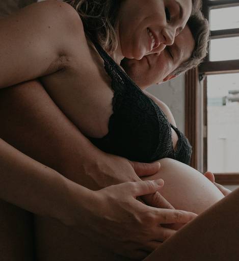 Ensaio fotografico em estudio exclusivo fotos artisticas para gravidas pela fotografa nayara andrade book gestante estilo moda em santos litoral de sao paulo