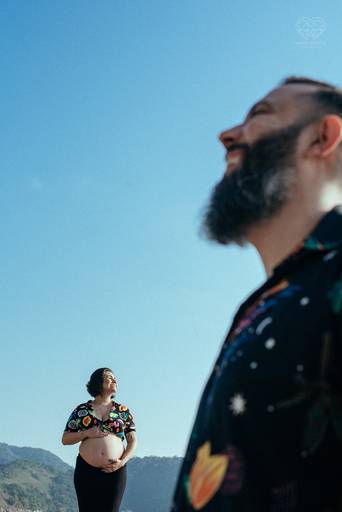 Ensaio fotografico gestante fotos em estudio e em casa pela fotografa premiada nayara andrade de santos litoral de sao paulo fotos com arte criatividade e naturais com amor e emoçao foto para gravidas pae e mae inspiracao ensaio gestante