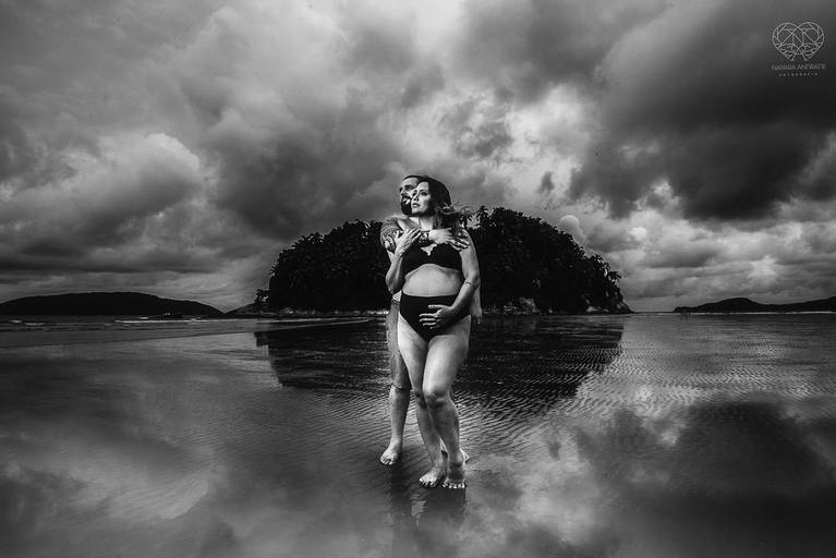 Ensaio fotografico gestante fotos em estudio e em casa pela fotografa premiada nayara andrade de santos litoral de sao paulo fotos com arte criatividade e naturais com amor e emoçao foto para gravidas pae e mae inspiracao ensaio gestante