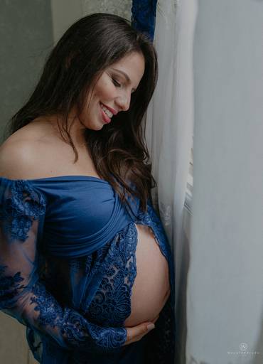 Ensaio fotografico gestante fotos em estudio e em casa pela fotografa premiada nayara andrade de santos litoral de sao paulo fotos com arte criatividade e naturais com amor e emoçao foto para gravidas pae e mae inspiracao ensaio gestante