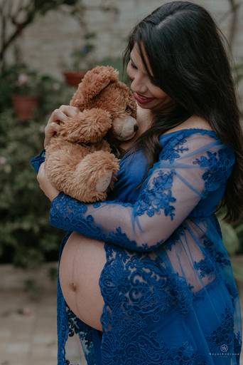 Ensaio fotografico gestante fotos em estudio e em casa pela fotografa premiada nayara andrade de santos litoral de sao paulo fotos com arte criatividade e naturais com amor e emoçao foto para gravidas pae e mae inspiracao ensaio gestante