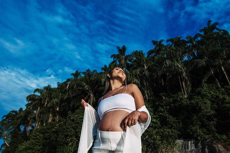 Ensaio fotografico gestante fotos externas pela fotografa premiada nayara andrade de santos litoral de sao paulo fotos com arte criatividade e naturais com amor e emoçao foto para gravidas pae e mae inspiracao ensaio gestante