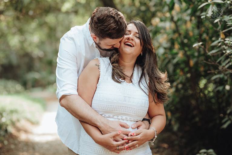 Ensaio fotografico gestante fotos em estudio e em casa pela fotografa premiada nayara andrade de santos litoral de sao paulo fotos com arte criatividade e naturais com amor e emoçao foto para gravidas pae e mae inspiracao ensaio gestante