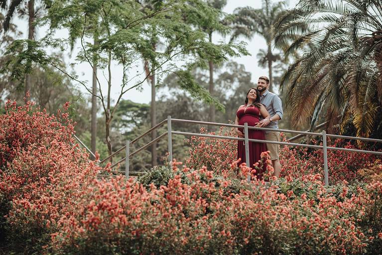 Ensaio fotografico gestante fotos em estudio e em casa pela fotografa premiada nayara andrade de santos litoral de sao paulo fotos com arte criatividade e naturais com amor e emoçao foto para gravidas pae e mae inspiracao ensaio gestante