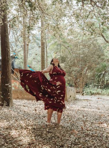 Ensaio fotografico gestante fotos em estudio e em casa pela fotografa premiada nayara andrade de santos litoral de sao paulo fotos com arte criatividade e naturais com amor e emoçao foto para gravidas pae e mae inspiracao ensaio gestante