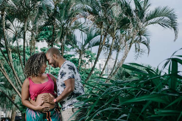 Ensaio fotografico gestante fotos externas pela fotografa premiada nayara andrade de santos litoral de sao paulo fotos com arte criatividade e naturais com amor e emoçao foto para gravidas pae e mae inspiracao ensaio gestante