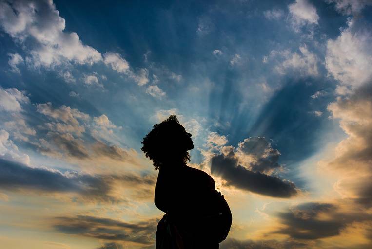 Ensaio fotografico gestante fotos em estudio e em casa pela fotografa premiada nayara andrade de santos litoral de sao paulo fotos com arte criatividade e naturais com amor e emoçao foto para gravidas pae e mae inspiracao ensaio gestante