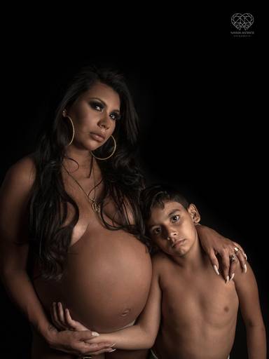Ensaio fotografico gestante fotos em estudio e em casa pela fotografa premiada nayara andrade de santos litoral de sao paulo fotos com arte criatividade e naturais com amor e emoçao foto para gravidas pae e mae inspiracao ensaio gestante