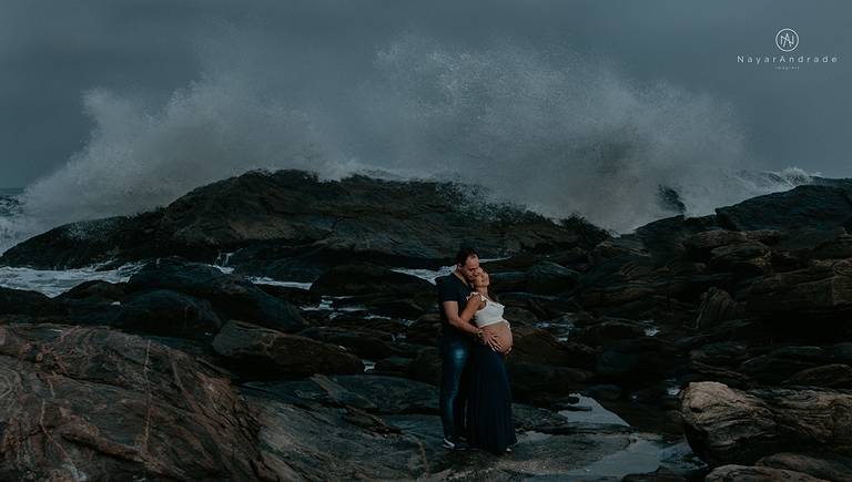 Ensaio fotografico em estudio exclusivo fotos artisticas para gravidas pela fotografa nayara andrade book gestante estilo moda em santos litoral de sao paulo