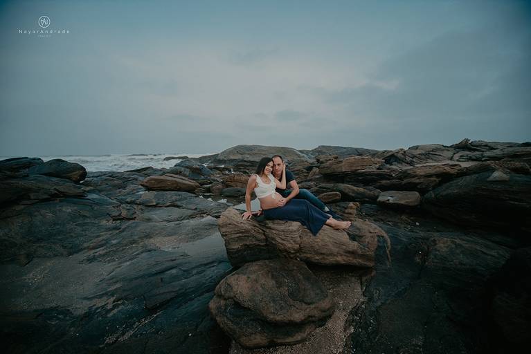 Ensaio fotografico em estudio exclusivo fotos artisticas para gravidas pela fotografa nayara andrade book gestante estilo moda em santos litoral de sao paulo