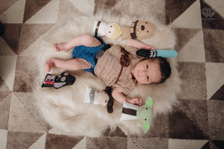 Fotografia de recem nascido new born em santos litoral de sao paulo com a fotografa nayara andrade premiada no oscar da fotografia como documental de familia fotos de familia com arte luz e sensibilidade 