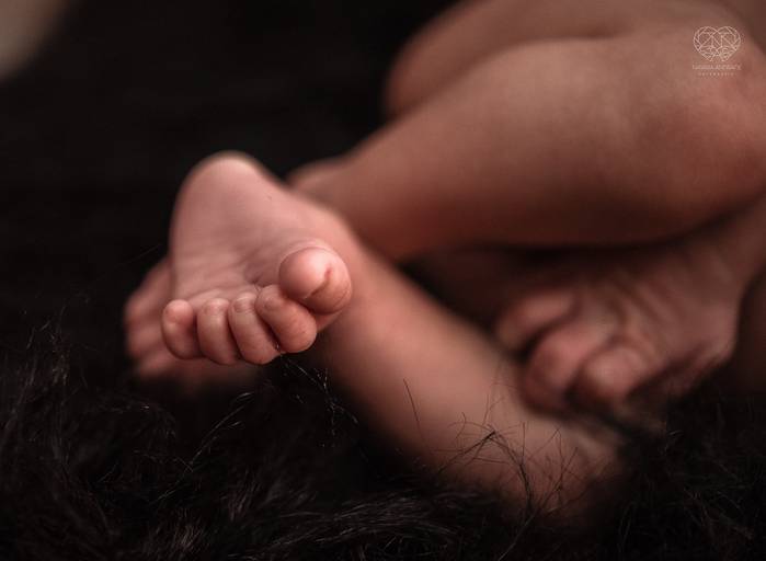Fotografia de recem nascido new born em santos litoral de sao paulo com a fotografa nayara andrade premiada no oscar da fotografia como documental de familia fotos de familia com arte luz e sensibilidade 