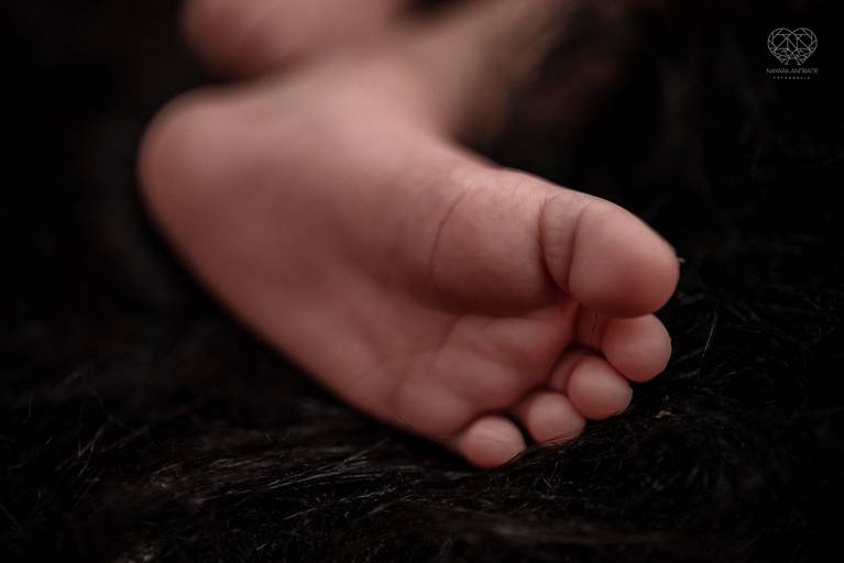 Fotografia de recem nascido new born em santos litoral de sao paulo com a fotografa nayara andrade premiada no oscar da fotografia como documental de familia fotos de familia com arte Fotografia de recem nascido new born em santos litoluz e sensibilidade 