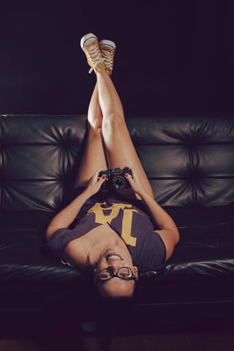 ensaios de mulheres exaltando a beleza feminina feitos no estudio da fotografa nayara andrade fotografia fotografa multi premiada no mundo mulheres reais em fotos espontaneas de boudoir sensual e fotos delicadas e leves no colchao