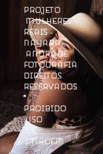 ensaios de mulheres exaltando a beleza feminina feitos no estudio da fotografa nayara andrade fotografia fotografa multi premiada no mundo mulheres reais em fotos espontaneas de boudoir sensual e fotos delicadas e leves no colchao em santos litoral e 