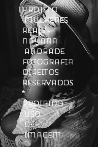 ensaios de mulheres exaltando a beleza feminina feitos no estudio da fotografa nayara andrade fotografia fotografa multi premiada no mundo mulheres reais em fotos espontaneas de boudoir sensual e fotos delicadas e leves no colchao em santos litoral e 